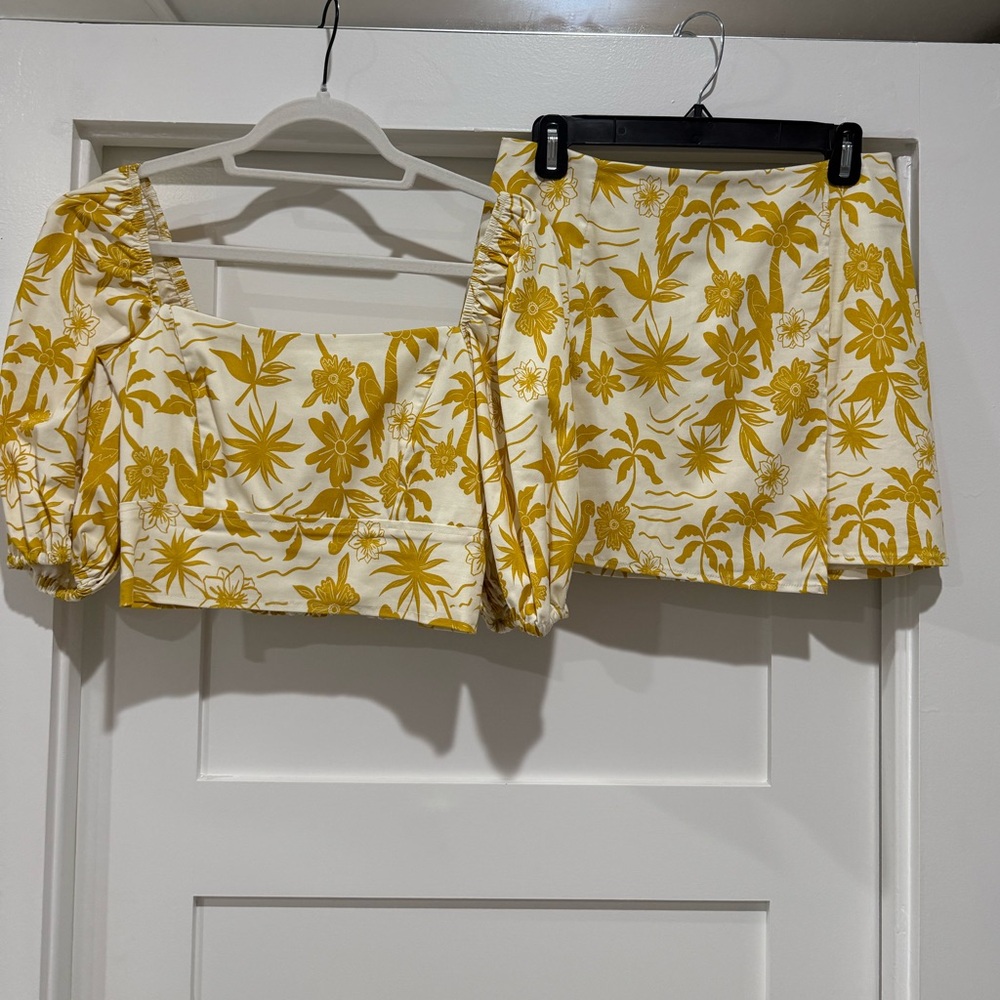 Shore Brand Crop Top and Skort Set.  Both size Medium.  Worn once